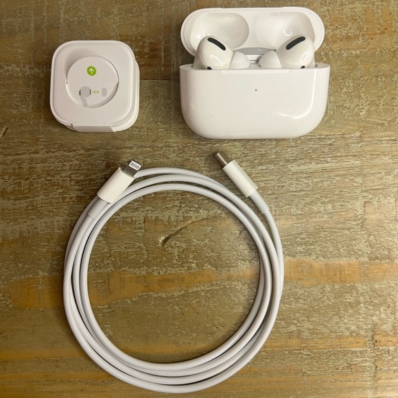Apple AirPods Pro - Picture 4 of 16